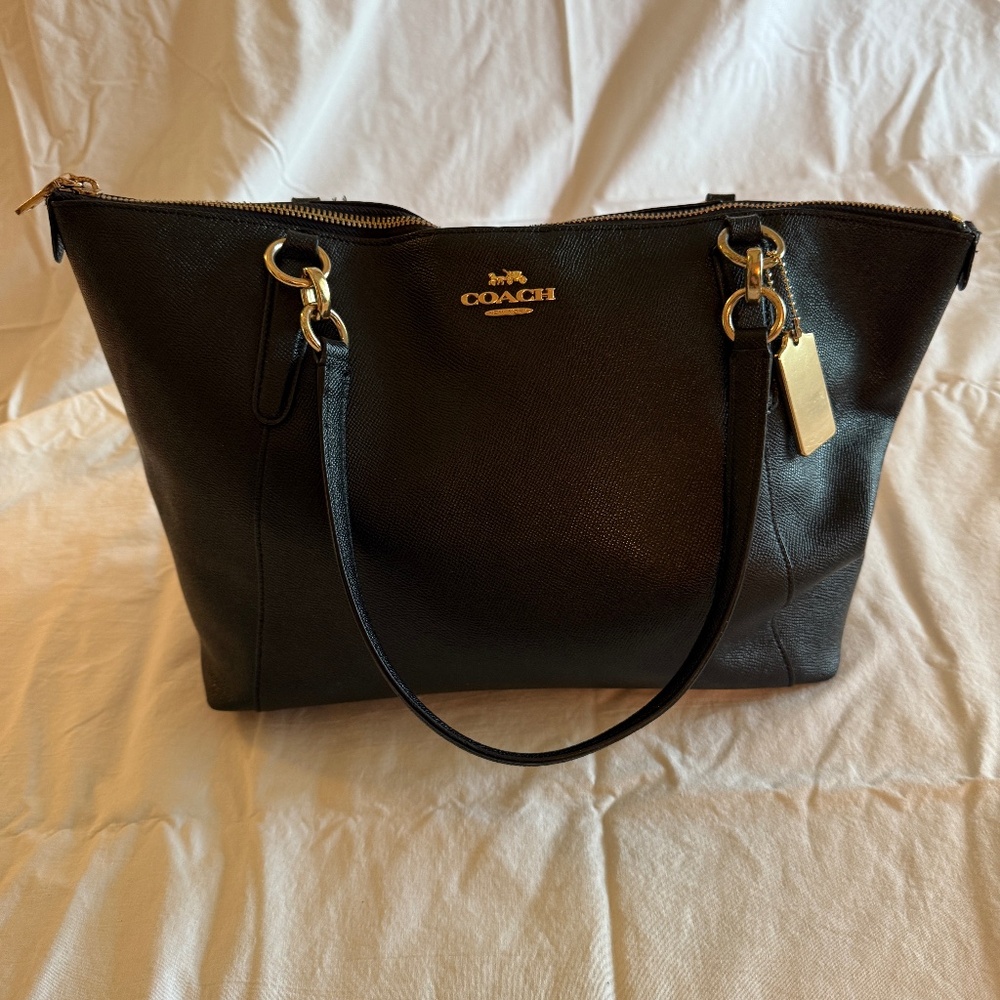 ✨Coach Ava Tote black F 57526